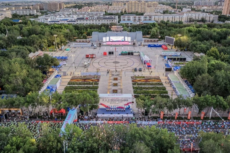 半程马拉松男子纪录刷新! 长安里?2025吉木萨尔天山马拉松 暨“跑遍大美新疆”(吉木萨尔)圆满落幕