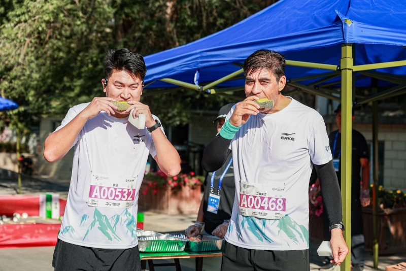 半程马拉松男子纪录刷新! 长安里?2025吉木萨尔天山马拉松 暨“跑遍大美新疆”(吉木萨尔)圆满落幕