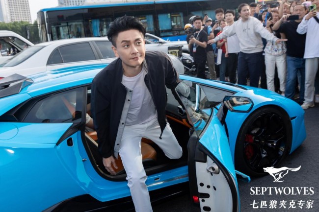 中国首家夹克旗舰店亮相长沙，七匹狼打造品牌男装引领时尚