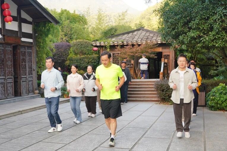 全民健身强体魄 凝心聚力跟党走——东南眼科医院“红色团建”赋能健康中国