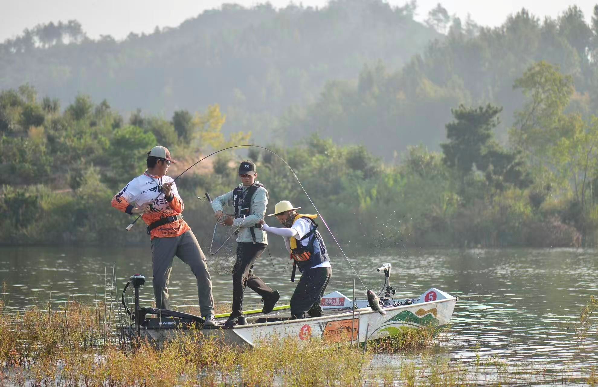 一竿钓四季 一城聚花海!2025“钓鱼之城”中国鲈钓巅峰赛首场收官