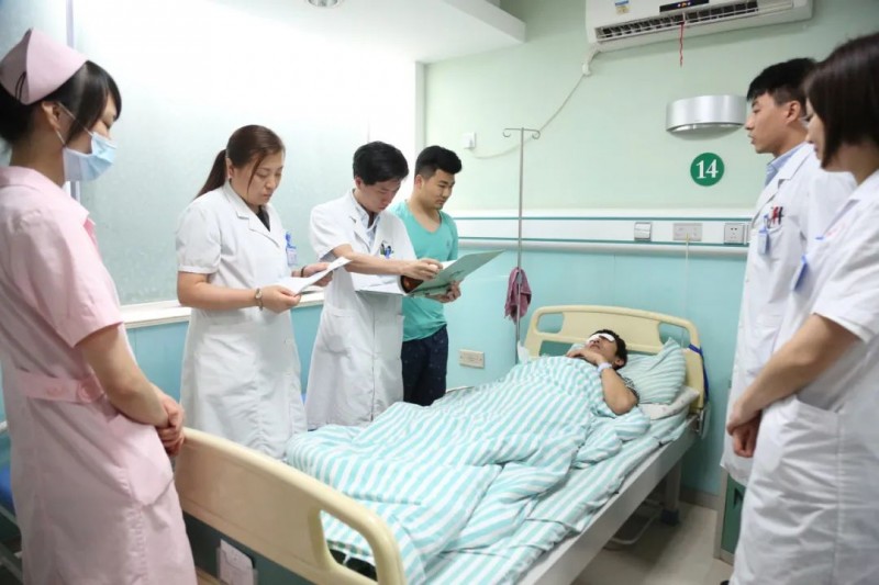 中国医师节,致敬光明守护者