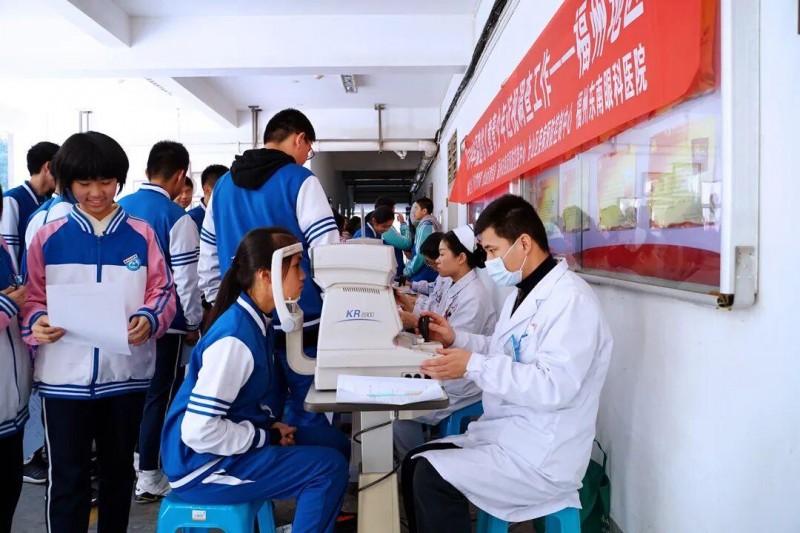 党建领航聚合力，协同育人启新程，东南眼科医院加入福州金山中学“教联体”