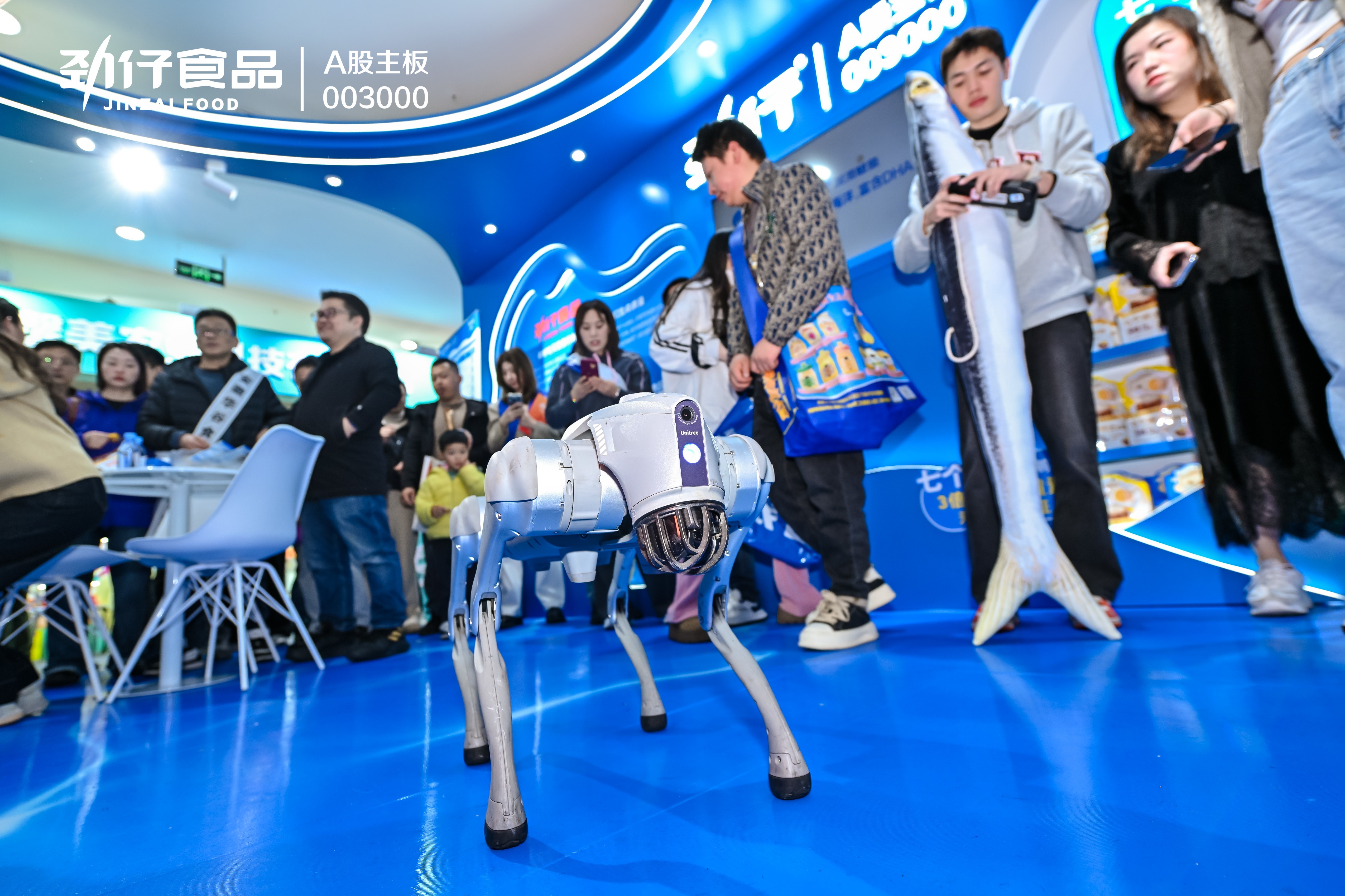 第112届糖酒会火热进行中,国民零食品牌劲仔现身成全场焦点