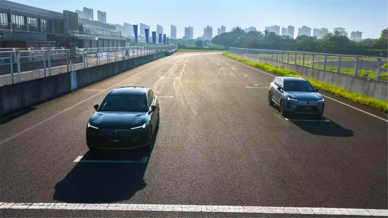 这样开车，才叫“豪华”！沃尔沃xc70，智能安全双全！