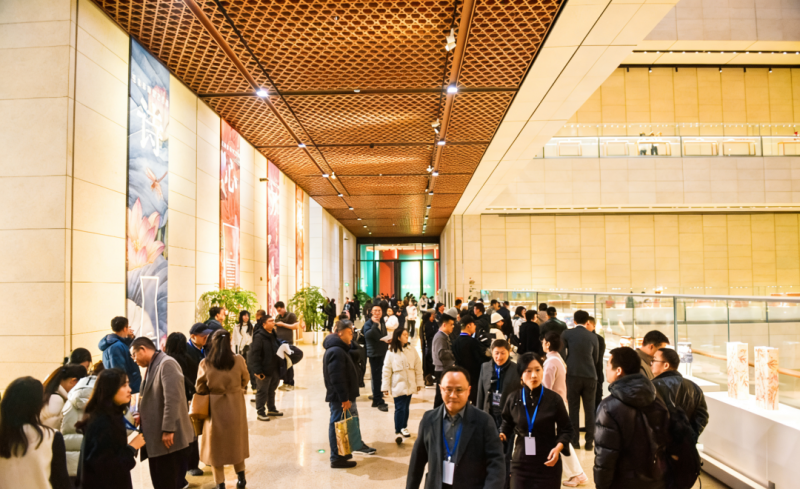 泥金飞彩诗心万象:守护者传播计划·张闻冰陶瓷艺术展在京开幕