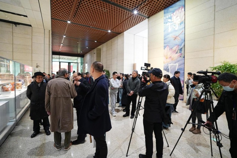 泥金飞彩诗心万象:守护者传播计划·张闻冰陶瓷艺术展在京开幕