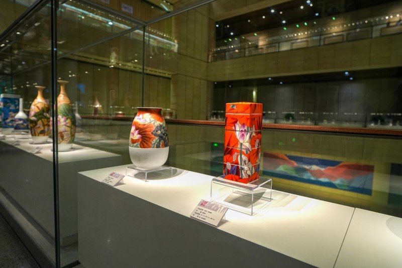 泥金飞彩诗心万象:守护者传播计划·张闻冰陶瓷艺术展在京开幕