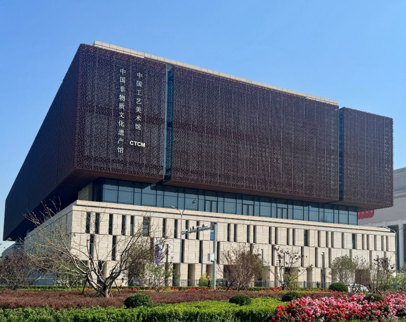 泥金飞彩诗心万象:守护者传播计划·张闻冰陶瓷艺术展在京开幕