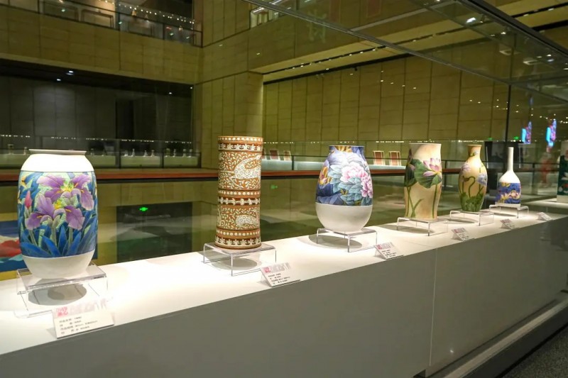 泥金飞彩诗心万象:守护者传播计划·张闻冰陶瓷艺术展在京开幕