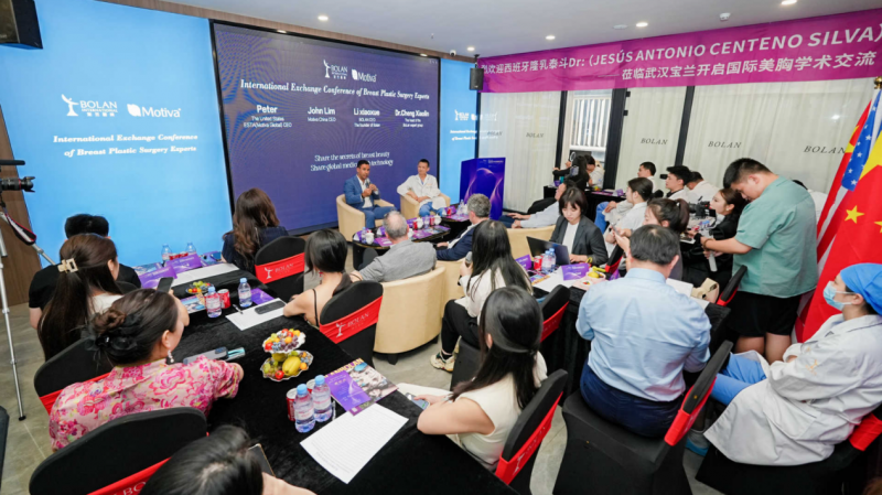 motiva大师班乳房整形专家跨国交流会在武汉成功举办 中欧专家共探隆胸技术新趋势