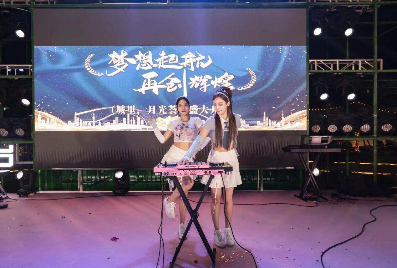 月光荟萃，奇遇无限