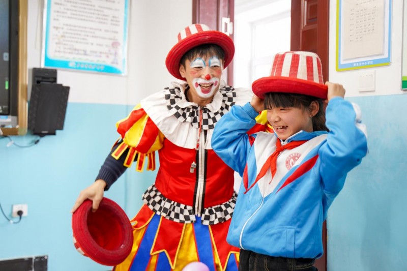 “与爱同行 呵护成长” 龙江福彩助力留守儿童快乐奔跑