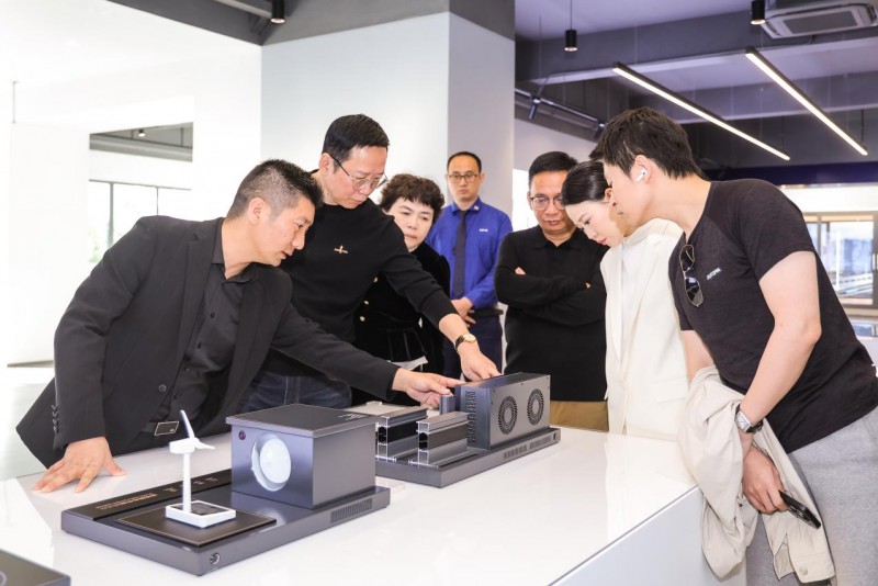 皇派门窗亮相吴晓波年终秀,硬核门窗科技听见美好声音