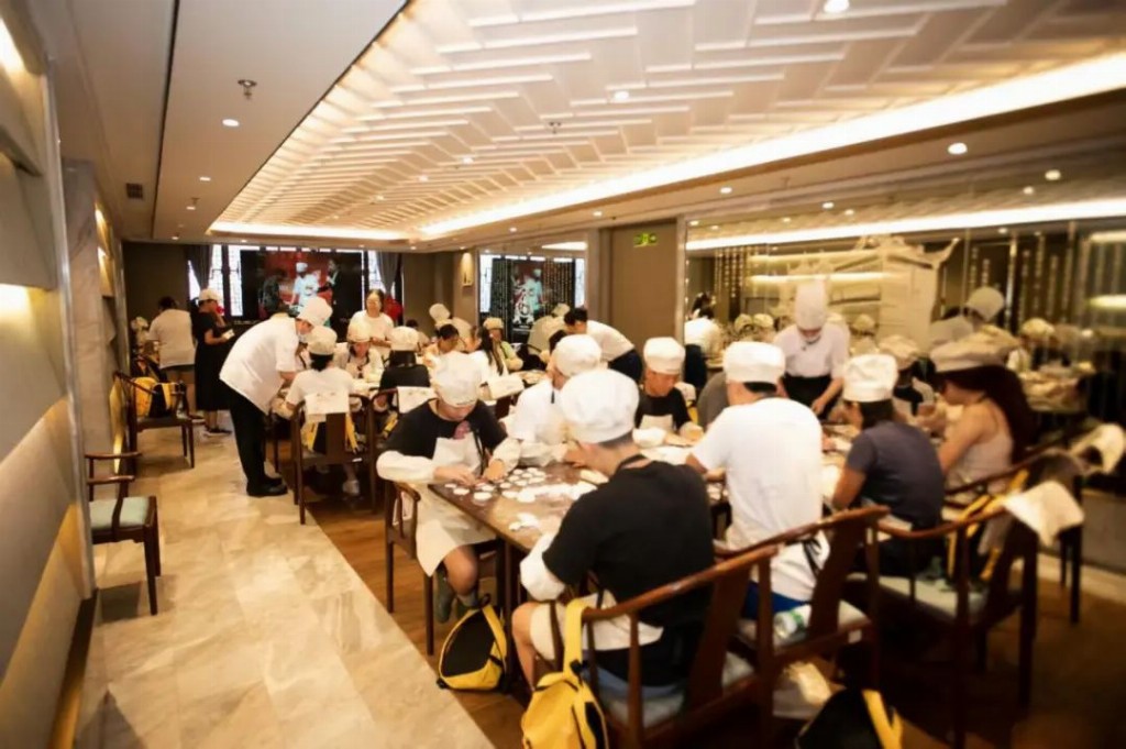 海创黄浦·智汇z世代 | 从舌尖到指尖:华裔青少年深度体验中国非遗文化