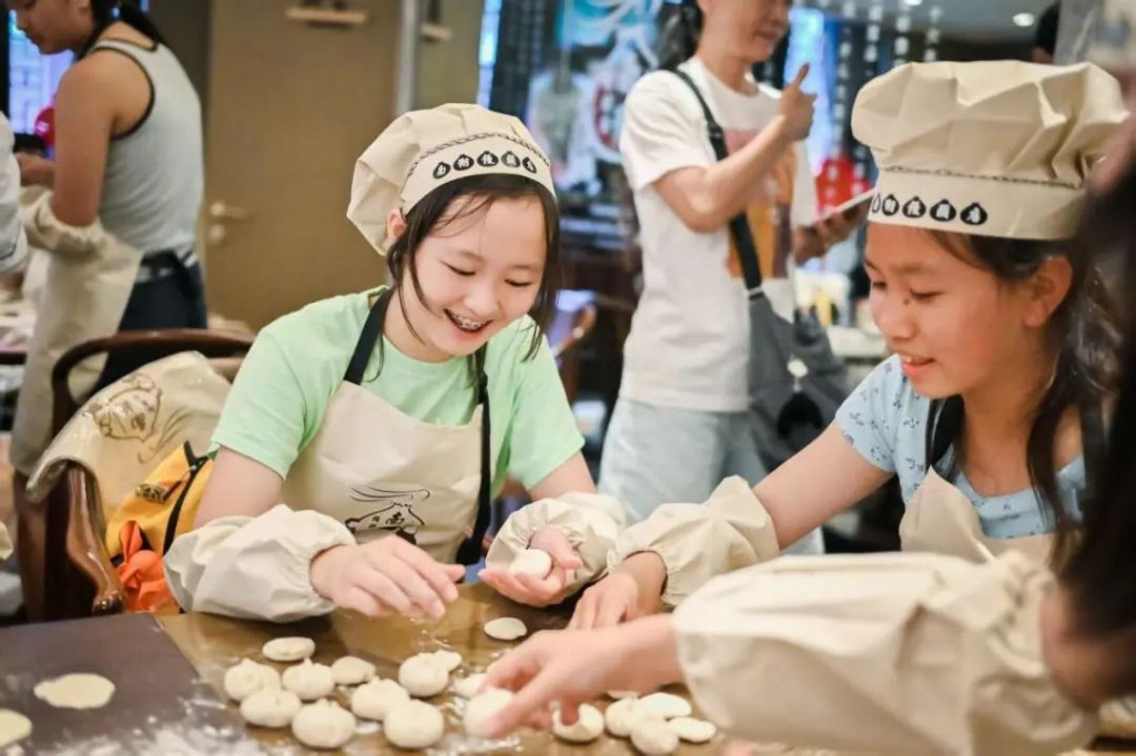 海创黄浦·智汇z世代 | 从舌尖到指尖:华裔青少年深度体验中国非遗文化