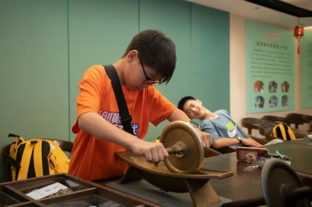 海创黄浦·智汇z世代 | 从舌尖到指尖:华裔青少年深度体验中国非遗文化