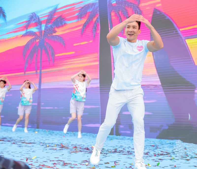 千人同频跃动刷新世界纪录!刘畊宏上海领衔开启全民健身“破圈”新时代