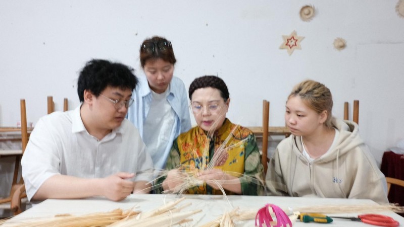 “万编不离其棕—科技赋能非遗棕编新发展”