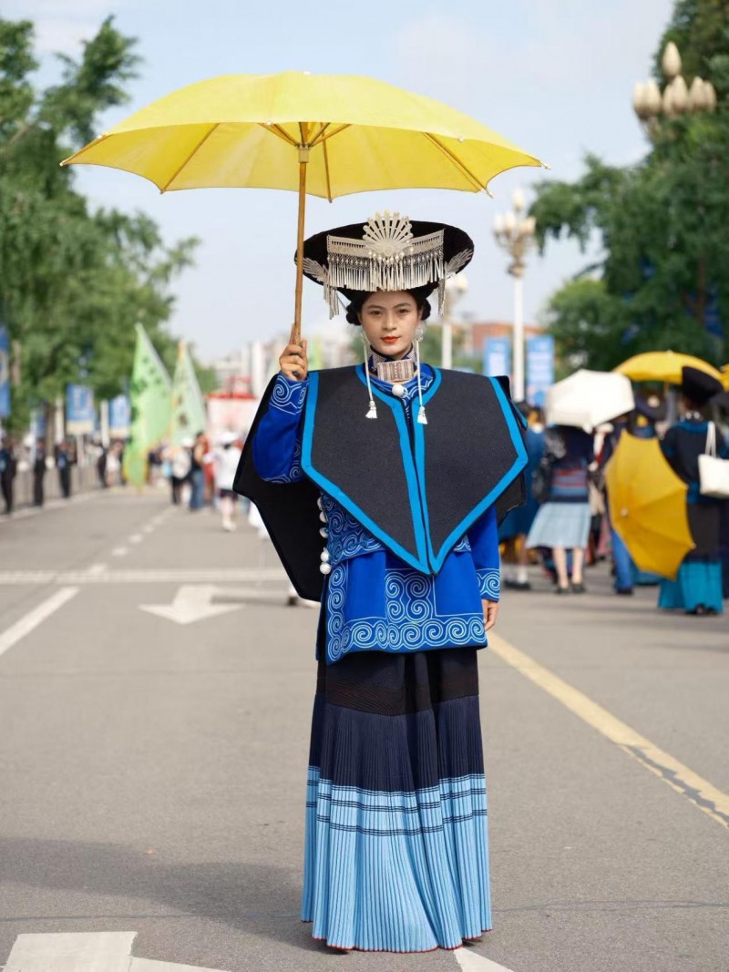 “彝脉相承” 团队实现彝族华服闪耀千年匠心,非遗时尚碰撞时代新声