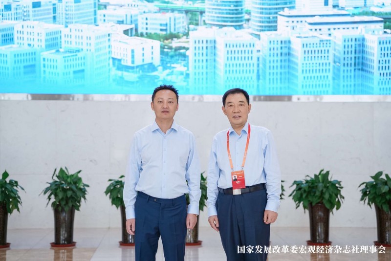 袁道红受邀考察新疆数字经济标杆企业,共探发展新机遇