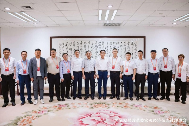 2025亚欧数字经济产业发展交流会在乌鲁木齐成功举办