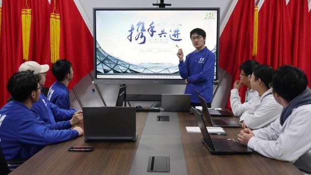 “鸿土之治”团队助力道路行业绿色发展