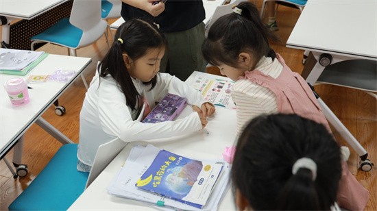 从捏捏乐到巴克球:这堂公益课让孩子们亲手‘检测’玩具,边玩边避坑