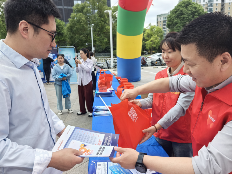 平安融易盐城分公司:“守住钱袋子·护好幸福家”公益宣传活动