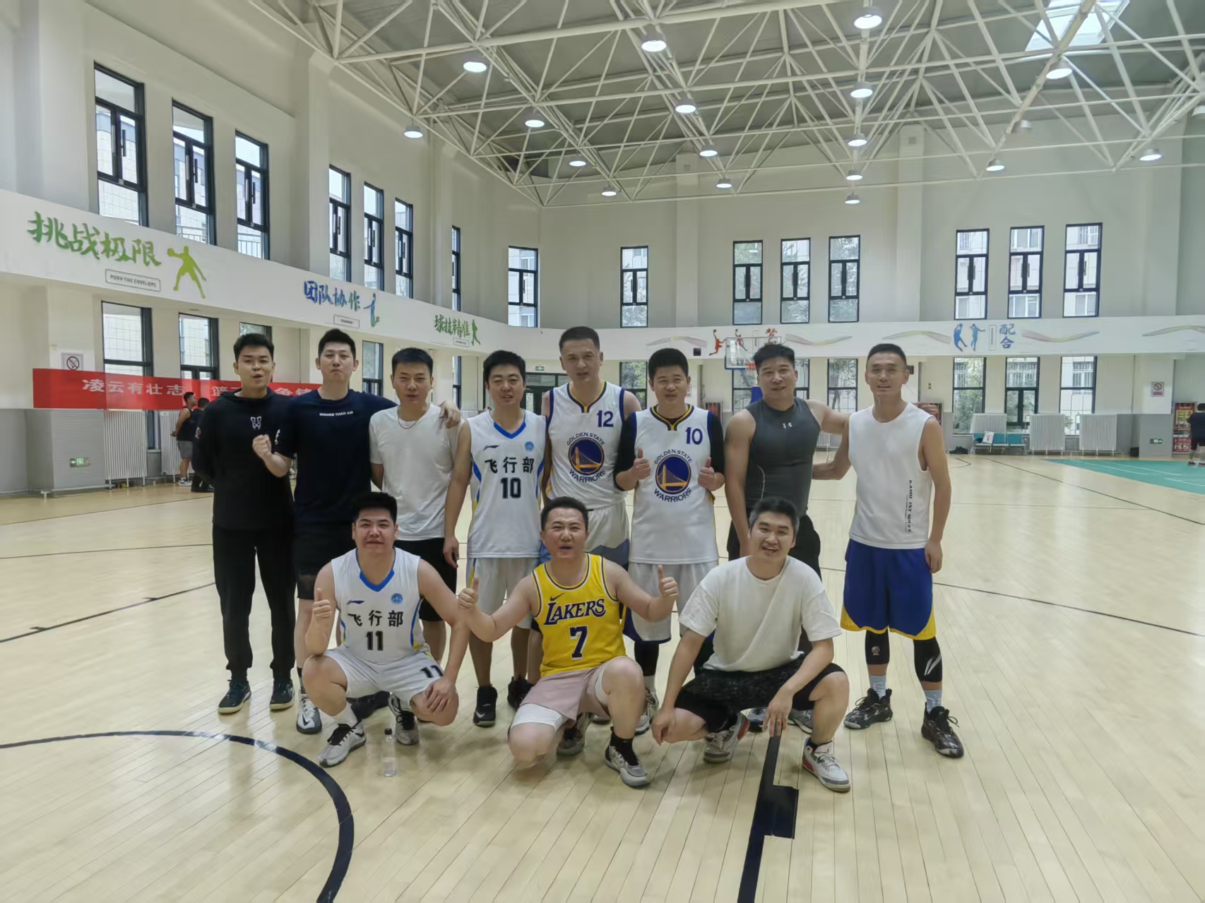 篮下争锋释压力 健康护航蓝天梦 南航新疆分公司飞行部篮球赛激情开赛