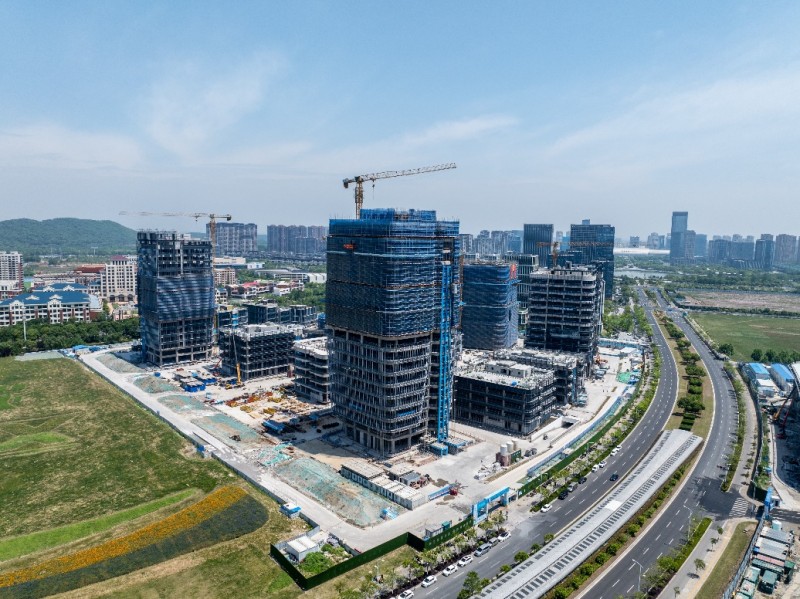 刷新进度条!由中建八局总承包公司承建的文景总部园项目主体结构全面封顶