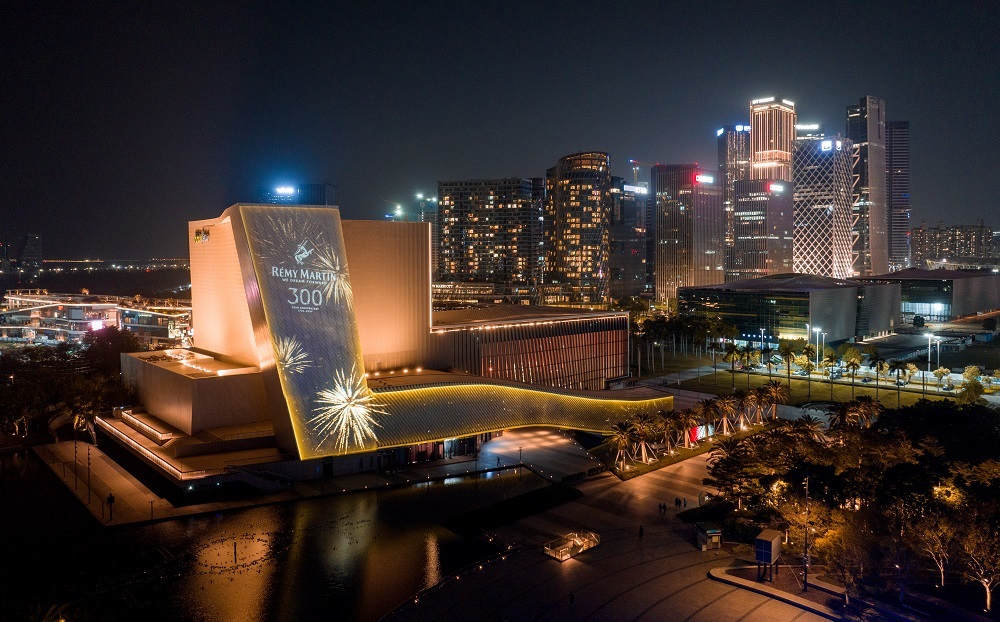 1734666781523064.jpg 图:人头马酒庄300周年庆典活动于深圳滨海艺术中心璀璨启幕.jpg