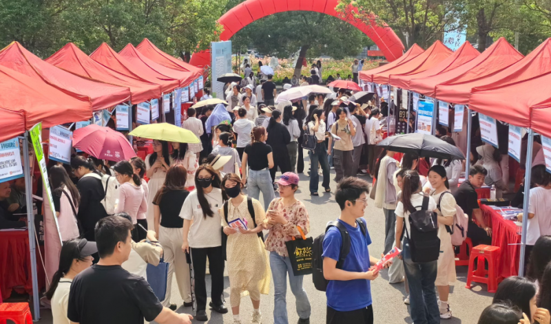 开学季用快门定格青春新篇