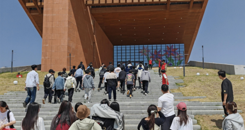 践行公益初心 引领红色光影志愿之旅 传承抗战精神