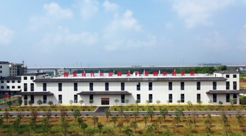 李时珍中医药大健康科技产业园与武汉华中石油化工交易中心达成战略合作