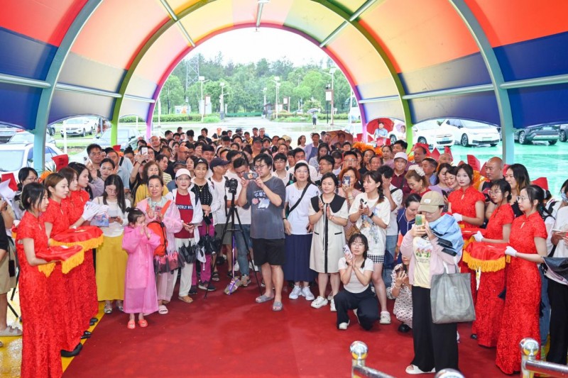 金剪裁锦秀,水花绽欢歌!木兰山水世界开业剪彩仪式璀璨启幕