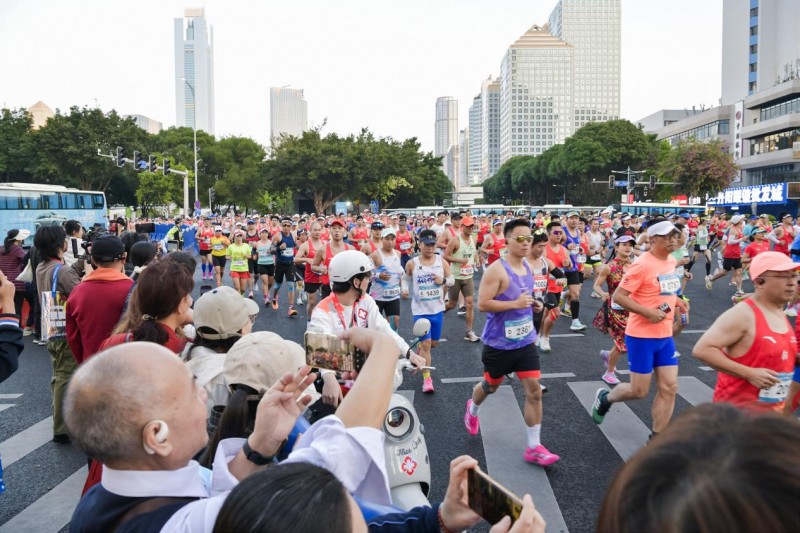 与城市同频，为奔跑喝彩：正佳广场五度助力广马书写活力新篇