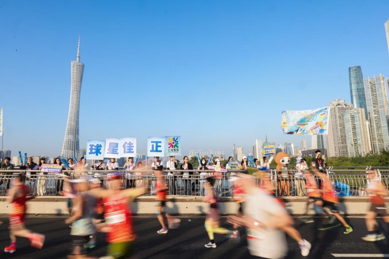 与城市同频，为奔跑喝彩：正佳广场五度助力广马书写活力新篇
