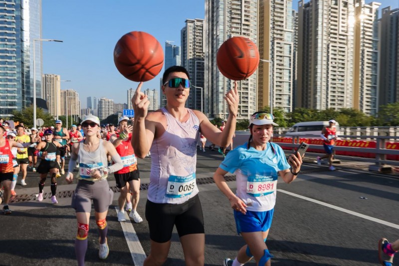 与城市同频，为奔跑喝彩：正佳广场五度助力广马书写活力新篇