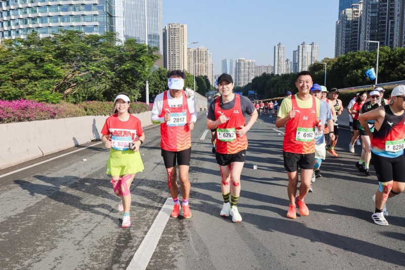 与城市同频，为奔跑喝彩：正佳广场五度助力广马书写活力新篇