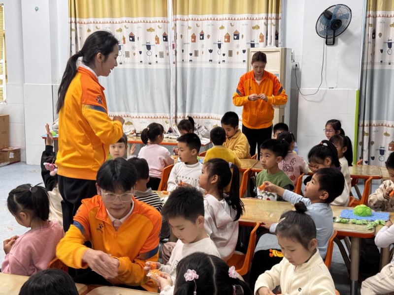 海底知识跃然指尖:北海职院 “指尖乾坤” 团队筑梦幼儿园科普行