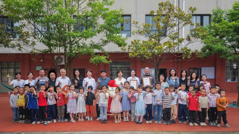 从疑问到行动:张雨绮姜超实地探访 “健康童乐园” ,聚焦乡村儿童全面健康