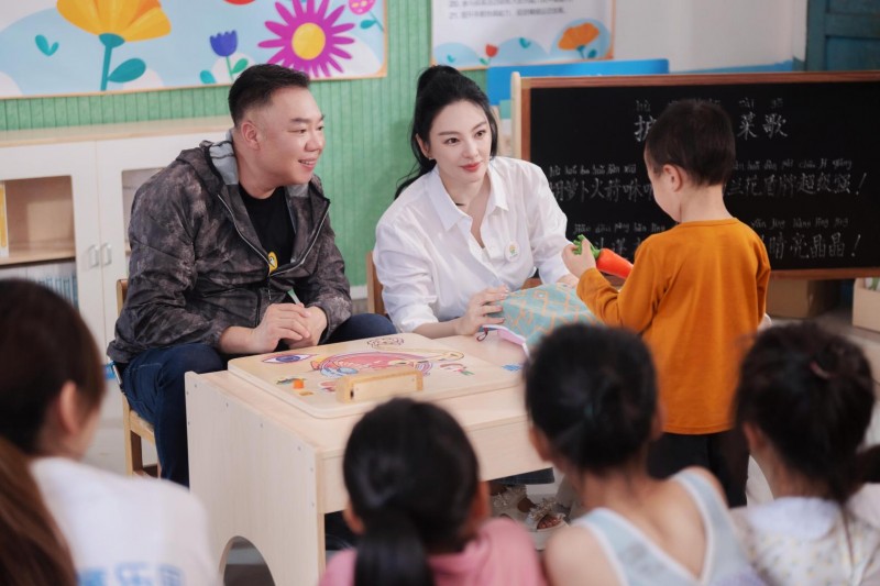 从疑问到行动:张雨绮姜超实地探访 “健康童乐园” ,聚焦乡村儿童全面健康