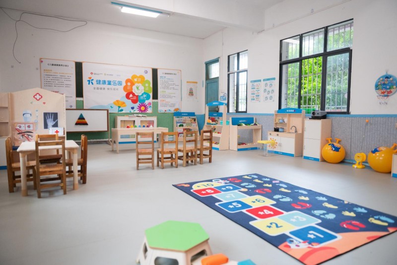 从疑问到行动:张雨绮姜超实地探访 “健康童乐园” ,聚焦乡村儿童全面健康