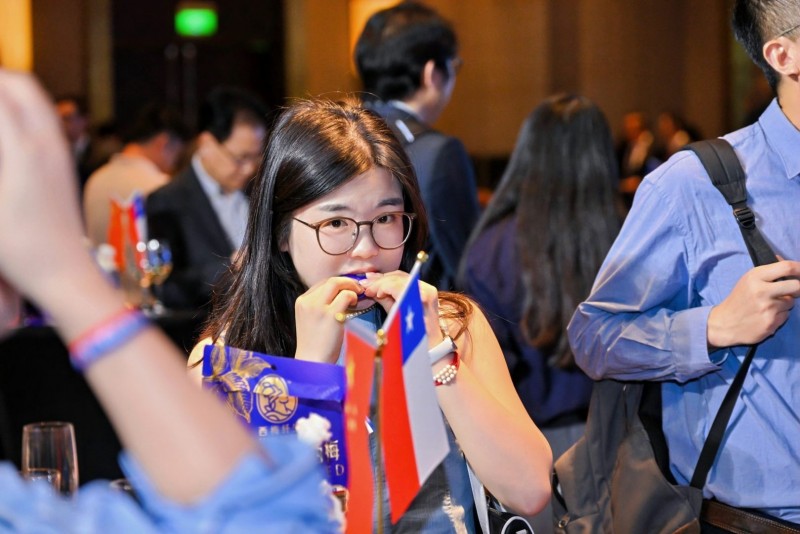 智利领事馆官方推荐:高端西梅西梅纤生亮相智利国庆庆典