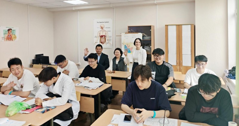 一束来自西伯利亚的教育微光：在浮躁留学时代，如何托起医学梦想的重量？