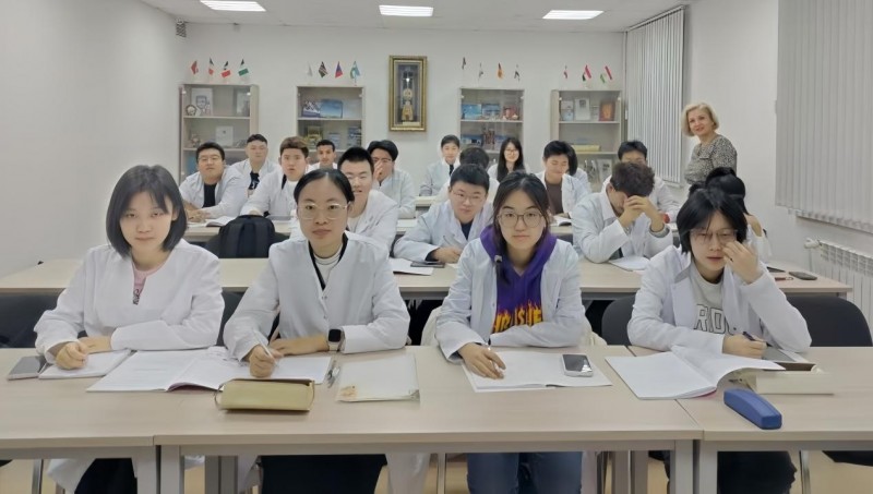 一束来自西伯利亚的教育微光：在浮躁留学时代，如何托起医学梦想的重量？