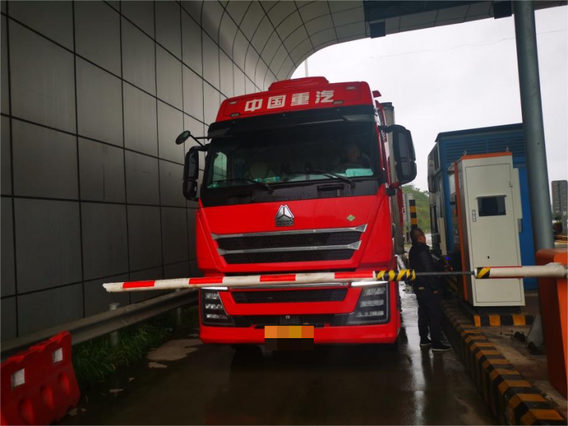 超限货车“冲称”上道行驶千里 却“栽”在了最后一公里