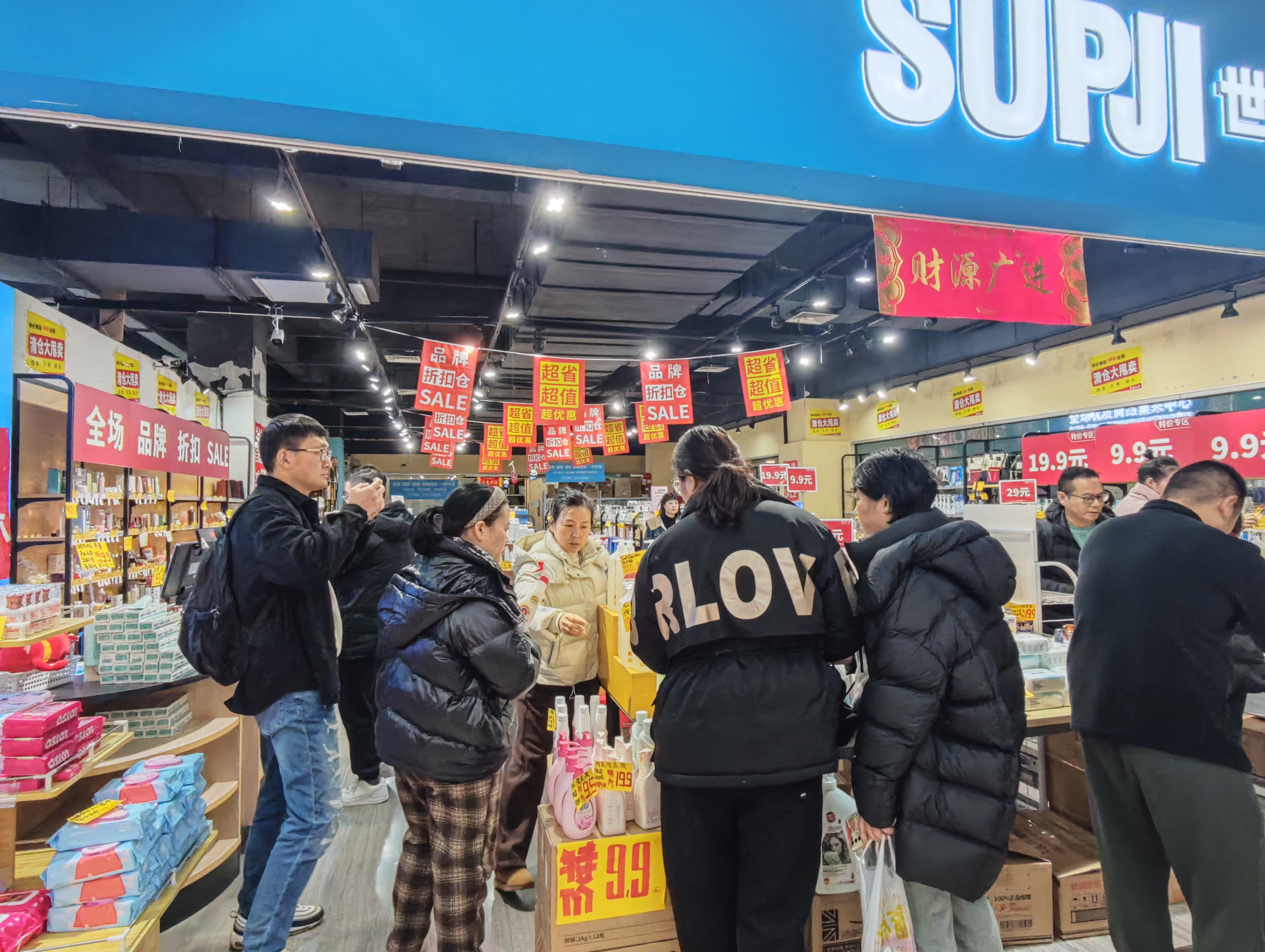 1735388734410984.jpg 热铺门前.jpg