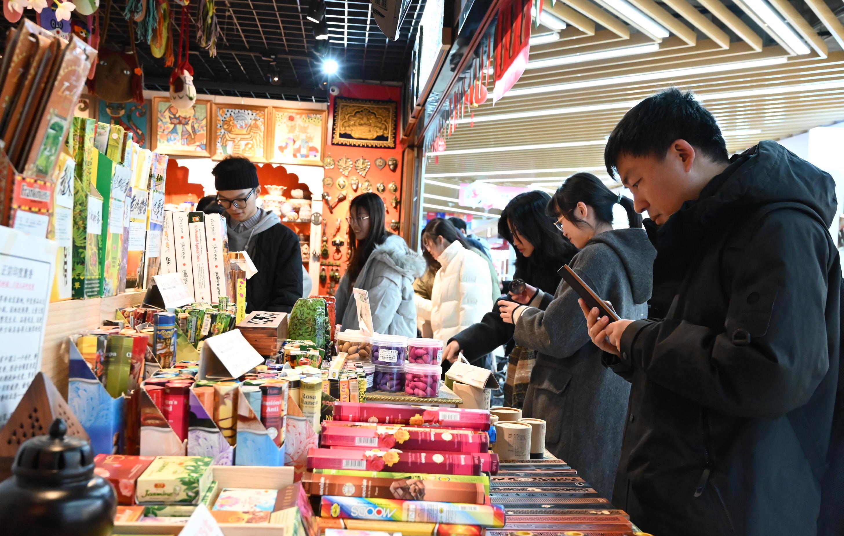 1735388761241683.jpg 热铺门前3.jpg